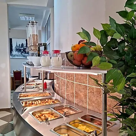 Hotel Dana 3*
